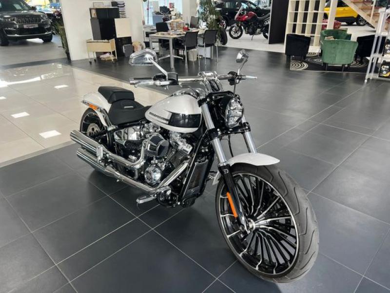HARLEY DAVIDSON  Breakout 117,
