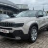 JEEP  Avenger Altitude Mild-Hybrid *Winter*Allwetter, Stone Grey mit Dach in Volcano