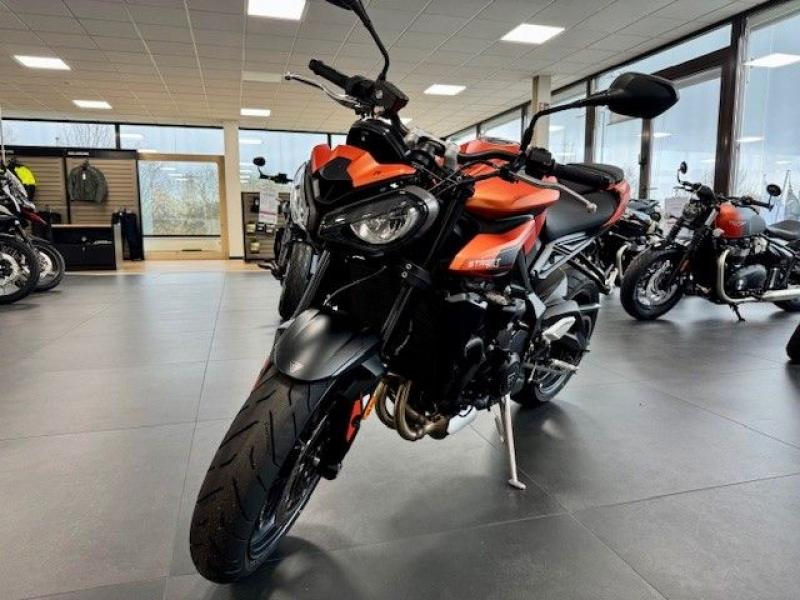 TRIUMPH  Street Triple 765 R, Matt Baja Orange