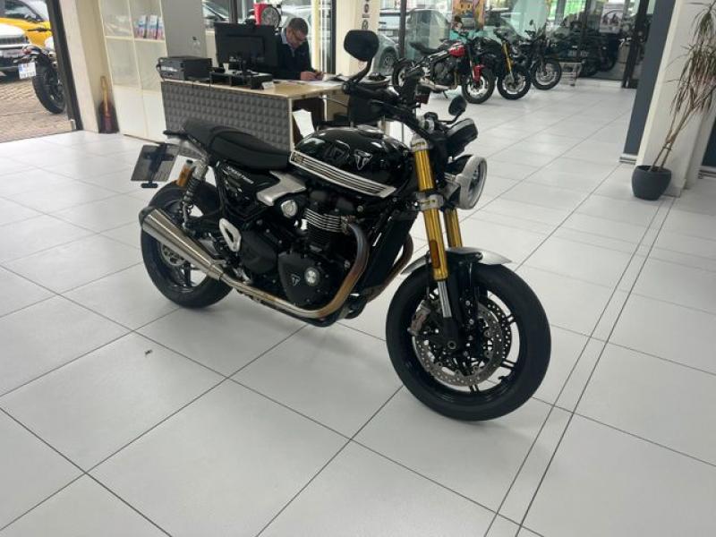 TRIUMPH  Speed Twin 1200 RS, Sapphire Black