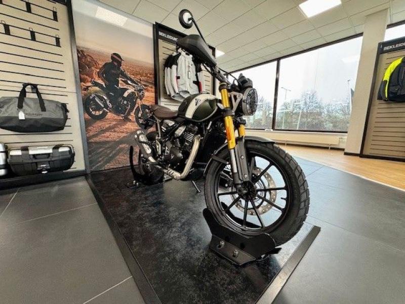 TRIUMPH  Scrambler 400 X, Matt Khaki Green / Fusion White