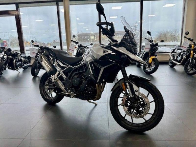 TRIUMPH  Tiger 900 GT Pro, Snowdonia White / Sapphire Black