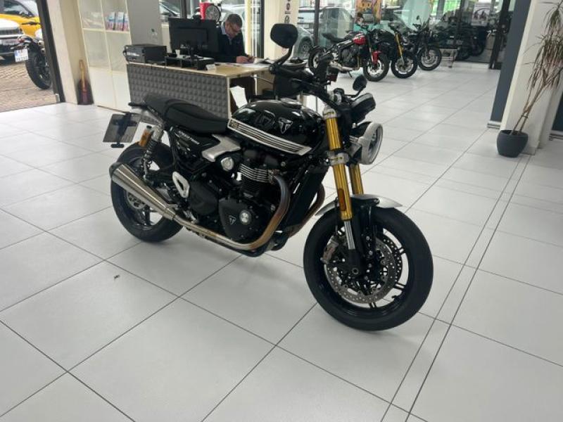 TRIUMPH  Speed Twin 1200 RS, Sapphire Black